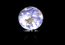 “Gaia”, la Terra vista dalla Luna: arriva in Italia la nuova installazione dell’artista Luke Jerram