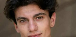 “Dalla luna”, il monologo dell’attore andriese Riccardo Leonetti in scena al Teatro Petrolini di Roma