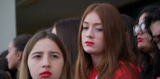 No alla violenza sulle donne: flash-mob degli alunni dell’istituto “Imbriani-Salvemini” di Andria