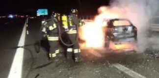 Mezzo in fiamme in autostrada tra Andria e Canosa