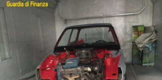Carrozziere abusivo ad Andria, scattano i sigilli
