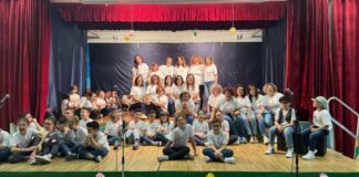 Scuola “Imbriani Salvemini”, le emozioni dello spettacolo “Amici per la pace”