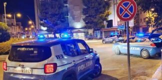 Rubano mezzo della raccolta rifiuti: rintracciati, abbandonano il veicolo e fuggono