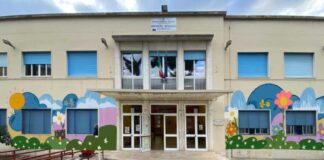 Un murale floreale per il plesso “Inchingolo” della “Mariano-Fermi”