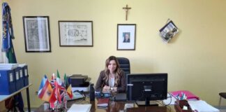 Il saluto della nuova dirigente del “Lotti-Umberto I”: «Scuola è luogo in cui costruire ponti, non muri»