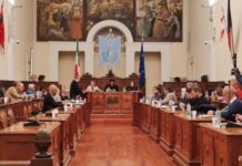 200euro al mese per 20 anni di gestione della piscina comunale di Andria