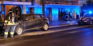 Auto in fiamme ad Andria in zona S.S. Trinità