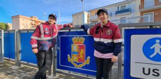Poliziotti speciali per accogliere con un sorriso gli utenti in Questura: firmato un protocollo d’intesa