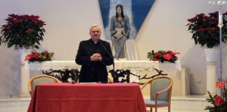 Gli auguri di Mons. Domenico Cornacchia a Don Mimmo Basile, futuro Vescovo di Molfetta