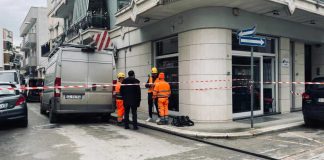 Auto provoca fuga di gas e fugge, ricerche in corso