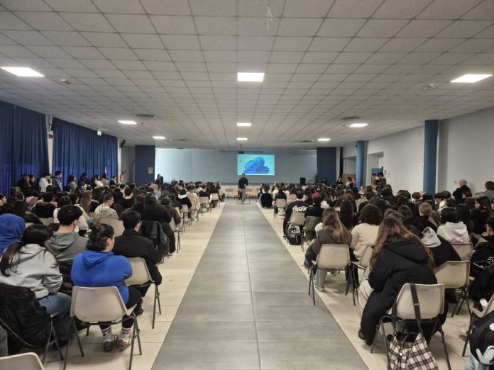 arturo mariani ospite scuola fidelis young (1)