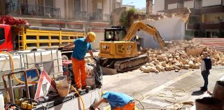 Partito l’abbattimento del rudere di via Quinto Ennio: a breve la strada, lavori da 50mila euro