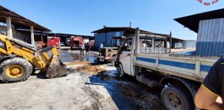 Nuovo incendio in un’autorimessa ad Andria: in fiamme mezzi e materiale