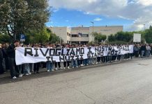 “Rivogliamo i nostri spazi”, la protesta di studenti e genitori del “Nuzzi” di Andria arriva nel cantiere
