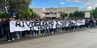 “Rivogliamo i nostri spazi”, la protesta di studenti e genitori del “Nuzzi” di Andria arriva nel cantiere