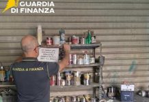 Carrozzeria abusiva in un garage senza insegna: segnalato il titolare