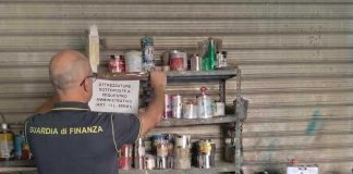 Carrozzeria abusiva in un garage senza insegna: segnalato il titolare