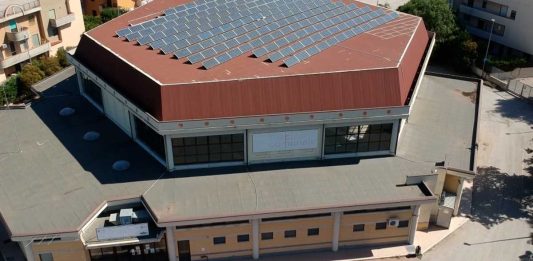 Piscina comunale, assegnazione definitiva a privato: esulta quasi tutto il centrosinistra