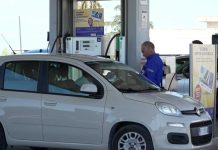 Emergenza carburante, tra distributori tornati a lavoro e altri con le “saracinesche” ancora giù