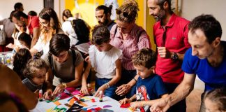 Tappa ad Andria del “Fabriano All Around”: bambini e adulti imparano a disegnare sul formato carte da gioco