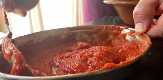 Casi di salmonella associati al consumo di pomodoro fresco: scatta il divieto nelle mense